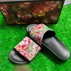 Gucci Floral Black Slide Sandals